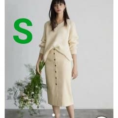 ★新品未使用！完売！GU コーデュロイ フロントボタン タイトスカート★のサムネイル