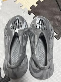 adidas YEEZY FOAM RNR UX-21 サンダルのサムネイル