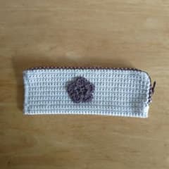 ハンドメイド かぎ針編み ペンケース 花モチーフのサムネイル