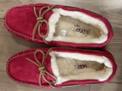 UGGのサムネイル