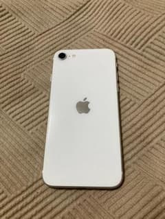 ①Apple iPhone SE 本体 SIMロックなし 残量81% 64GBのサムネイル