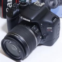 Canon Kiss X4 IS set: DSLR video transferable to smartphones, high image quality, and low light output.