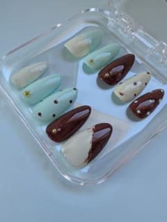 【チョコミントアイス】ネイルチップ Medium アーモンドのサムネイル