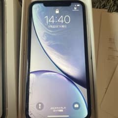 iPhone XR White 128GB au ( 画面割れあり )のサムネイル