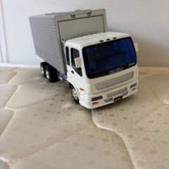 ISUZU GIGA ミニカー ホワイト ISUZU GIGA トラック ミニカー - メルカリ
