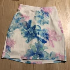 リゼクシー  花柄 タイトスカートのサムネイル