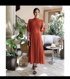 新品タグ付き⭐︎フロリア Flolia バックリボンプリーツロングワンピースのサムネイル