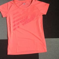 ニューバランス Tシャツ レディースのサムネイル