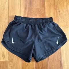 NIKE ウィメンズ ショートパンツ 黒のサムネイル