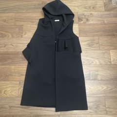 yori フード付き ロングベスト ブラックのサムネイル