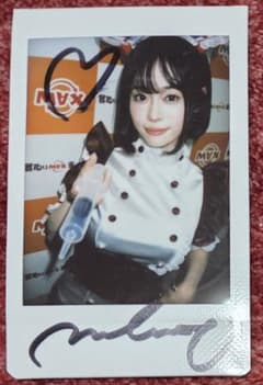 SOD専属女優　MINAMOサイン入りTシャツ&MINAMO サイン入りチェキ MINAMO 直筆サイン入り チェキ - メルカリ