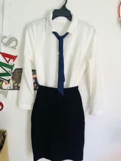 シャツとスカートのサムネイル