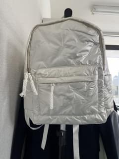 未使用の新品　ホワイト キルティング リュックサック バックパックのサムネイル