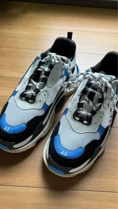 本日限りのお値段！バレンシアガ トリプルエス ブラック ブルーのサムネイル