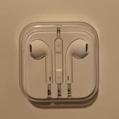 Apple 純正有線イヤホンのサムネイル