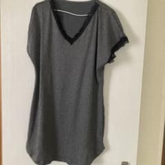 グレー Vネック Tシャツ 半袖のサムネイル