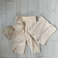 FOUR SIS & CO. ブライダルインナー 3点セット クリーニング済みのサムネイル