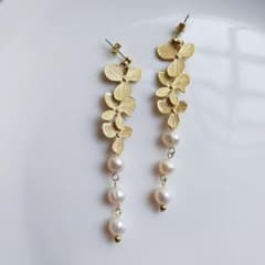 【No.57】マットゴールドフラワー×淡水パールピアス/イヤリングのサムネイル
