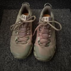 UNDER ARMOUR スニーカー カーキ カモフラ柄