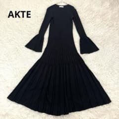 現行品 極美品✨ アクテ リブニットロングドレス フレア袖 ロングワンピース 黒 現行品 極美品✨ アクテ リブニットロングドレス フレア袖 ロング