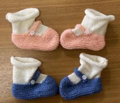 赤ちゃんの編み物靴下　2足セットのサムネイル