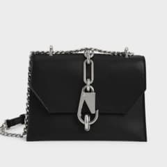 CHARLES&KEITH チャールズアンドキース　ボディバッグのサムネイル