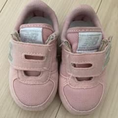 ニューバランス スニーカーのサムネイル