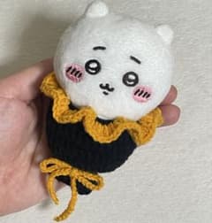 ハロウィンな花束コスチューム 黒×オレンジ ぬい服 ちいかわおすわりぬいぐるみのサムネイル