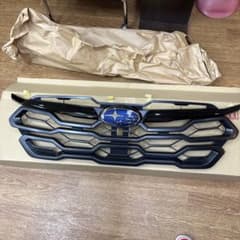 新品未使用　クロストレック リミテッド 純正グリル ディーラー新車外し 新品未使用 クロストレック リミテッド 純正グリル ディーラー新車外し