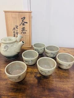 茶器揃 急須 湯呑み 5客 木箱入り 陶器 茶器揃 急須＋湯呑み5客 木箱入り兜山釜 酒津焼 手描き 陶器 灰釉 民芸