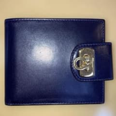 フェラガモ Salvatore Ferragamo 二つ折り財布 パープル - メルカリ