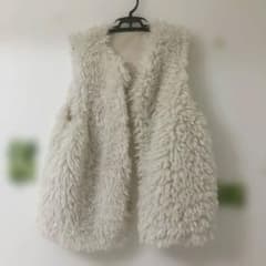 新品未使用⭐️ファー ノースリーブ ベスト 白 L - メルカリ