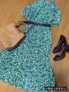 緑小花柄ワンピ（M〜L）のサムネイル