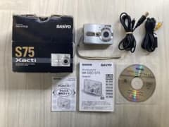 基本動作確認済】 SANYO Xacti DSC-S75 SDカード4GB付 - メルカリ