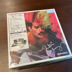 NEVER BORING フレディマーキュリー　3CD+DVD+Blu-rayのサムネイル