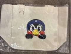 東京ヤクルトスワローズ つば九郎 さがら刺繡バッグ - メルカリ