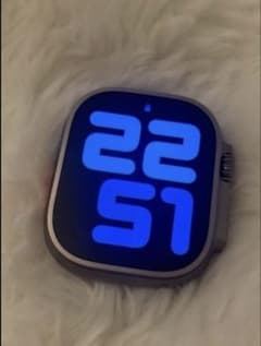 Apple Watch Ultra 49mm チタン 本体のサムネイル