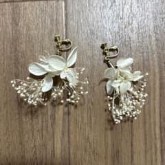 ドライフラワー　イヤリング　アジサイ　結婚式のサムネイル