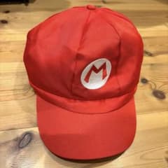 マリオ 帽子　ロゴ付き 赤いキャップのサムネイル