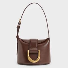 CHARLES & KEITH ガビーヌバケットバッグのサムネイル