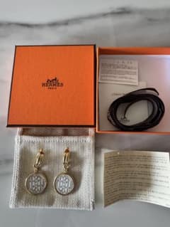 HERMES エマイユ ピアス ゴールドカラー - メルカリ