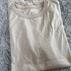 UNIQLO Tシャツ ベージュ クールネックのサムネイル