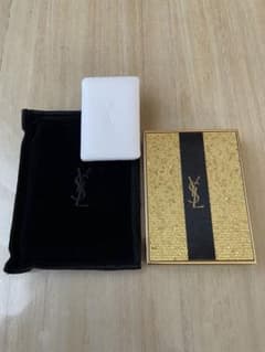 Yves Saint Laurent フェイスパウダー新品未使用のサムネイル