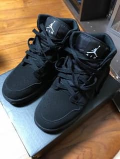 NIKE AIR JORDAN 1 MID BGのサムネイル