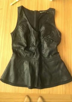 ZARAの黒トップスのサムネイル
