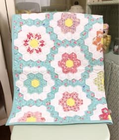 ☆ハンドメイド☆パッチワークキルト・ヘキサゴン・タペストリー・マット ☆ハンドメイド☆パッチワークキルト・ヘキサゴン・タペストリー