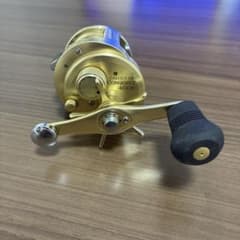 シマノ 04 カルカッタコンクエスト 400F 右ハンドル ベイトリール シマノ 04 カルカッタコンクエスト 400F 右ハンドル ベイトリール
