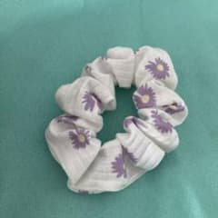 ホワイト パープル 花柄 シュシュのサムネイル