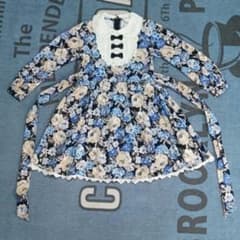 【アンパンマン様専用】Butterfly 花柄長袖ワンピース 130のサムネイル