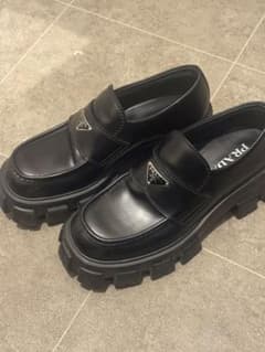 PRADA ブラックレザー モノリス ローファー 厚底 プラダのサムネイル